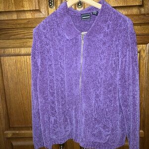 Nice zipper sweater. Excellent condition.